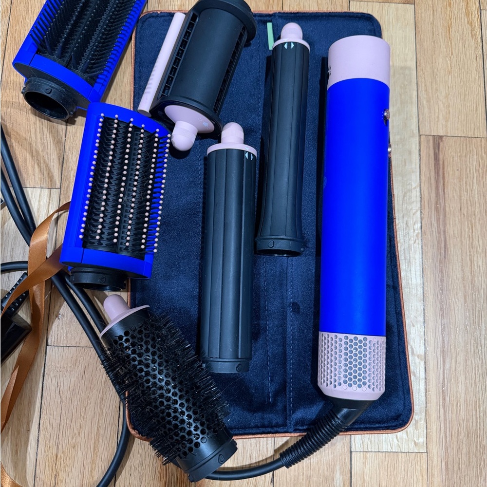 Dyson Royal Blue Air Wrap with organizer